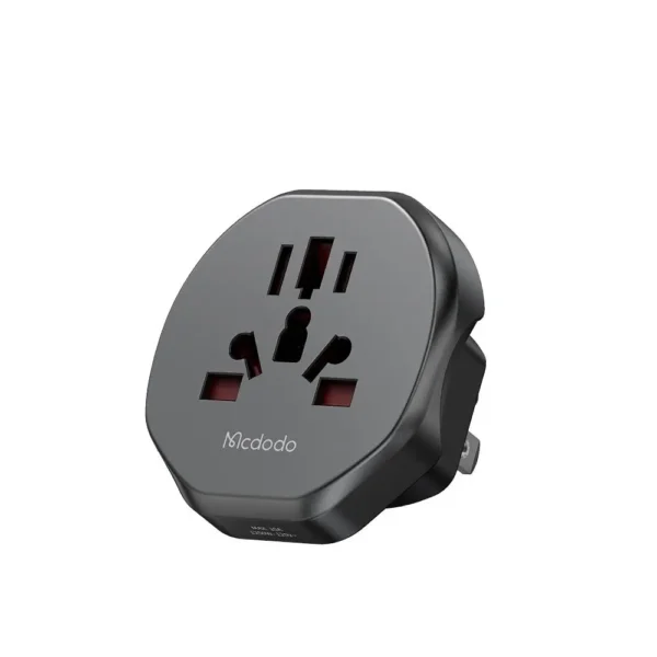 McDodo CP-4550 Socket Converter — 2500W Universal AC with USB-A and USB-C